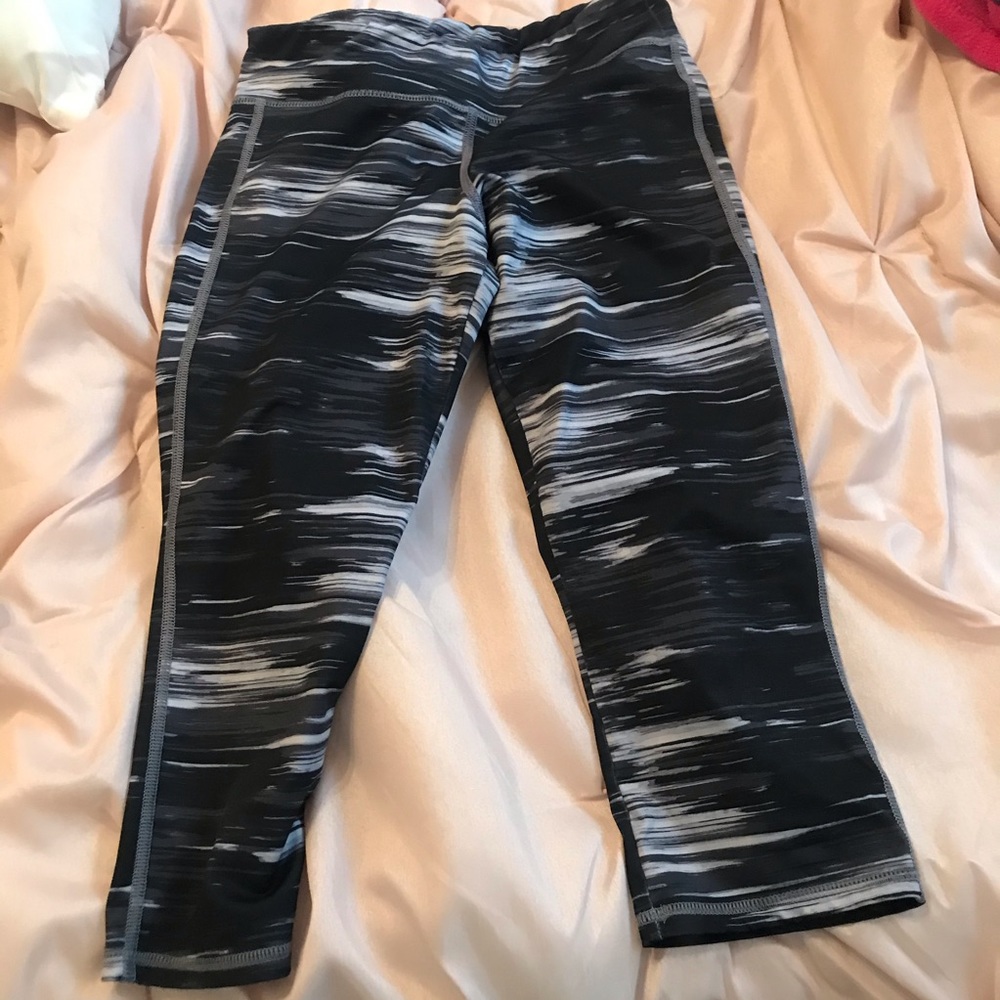 Black and gray capri athletic leggings